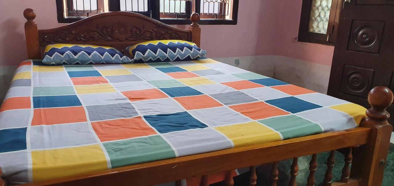 Apartamento Oonjal Veedu Kuttālam Exterior foto